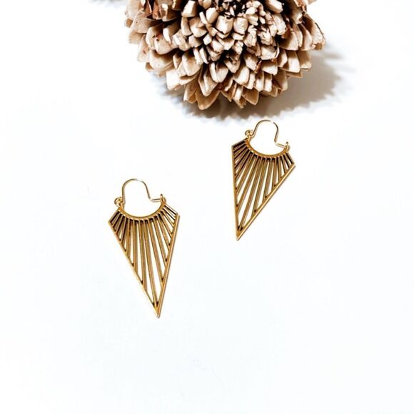 Triangle hoop earrings M43 - Picture 2 of 6